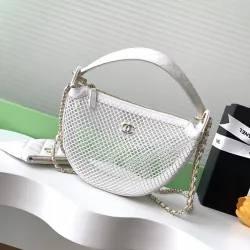 CHANEL Clutch with chain - Mesh, shiny lambskin & gold-tone metal #B49664