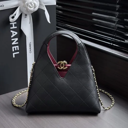 Chanel Lambskin Triangle Chain Bag AS6392 23×23×7cm #B67244