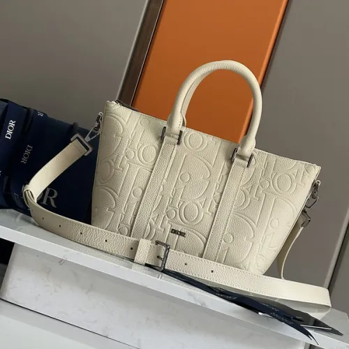 Weekender 25 Beige Dior Gravity Leather and Beige #B49967
