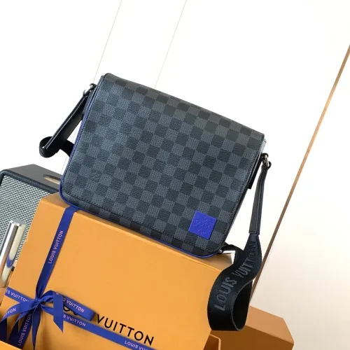 Louis Vuitton Taiga Leather District Small Messenger Crossbody Bag M00085 #B66569
