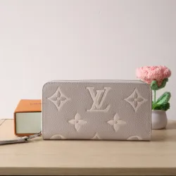 LOUIS VUITTON Giant Monogram Large Zippy Wallet #B49982