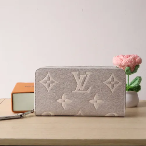 LOUIS VUITTON Giant Monogram Large Zippy Wallet #B49982