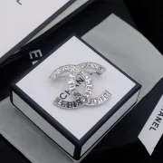 Chanel brooches #99907575