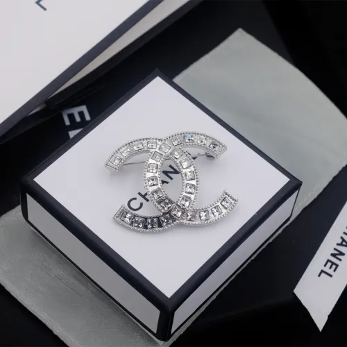 Chanel brooches #99907575