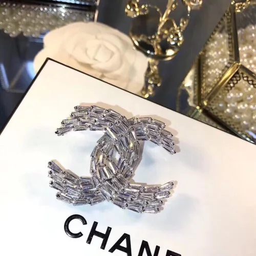 Chanel brooches #B65320