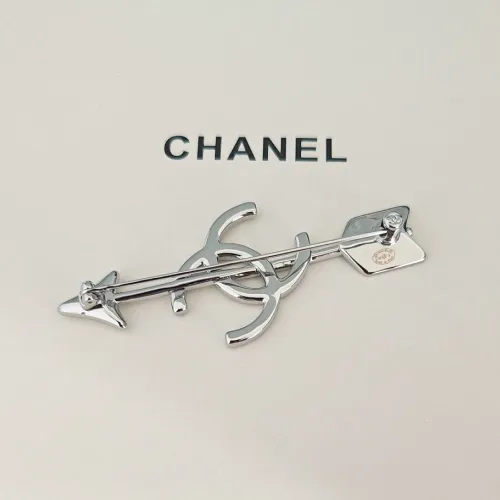 Chanel brooches #B65325