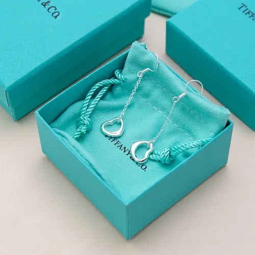 Tiffany Designer Style earrings  and  original box #B65191