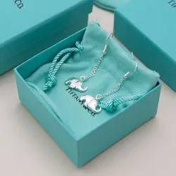 Tiffany Designer Style earrings  and  original box #B65192