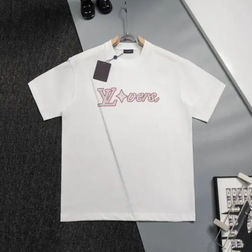Louis Vuitton T-Shirts for AAAA Louis Vuitton T-Shirts Crew Neck Black/White #B46665