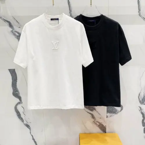 Louis Vuitton T-Shirts for AAAA Louis Vuitton T-Shirts Pure black Pure white #B46693