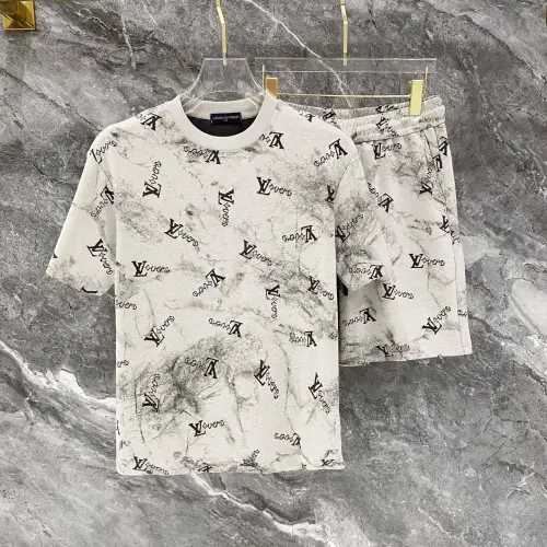 Louis Vuitton tracksuits for Louis Vuitton short tracksuits for men #B67010