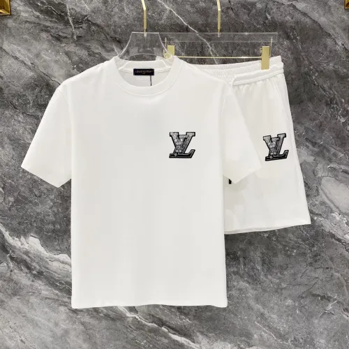 Louis Vuitton tracksuits for Louis Vuitton short tracksuits for men #B67017