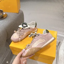 Fendi shoes for Women's Fendi Sneakers #B64357