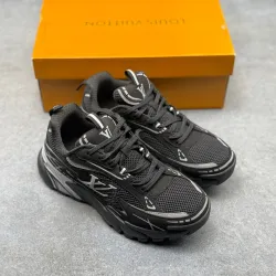 Louis Vuitton Tatic Runner Low Top Logo Lace-Up Casual Sneakers #A68706
