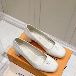 Louis Vuitton Shoes for Women's Louis Vuitton Pumps #B49433