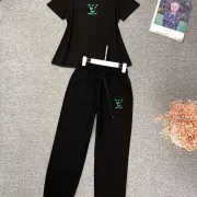 Louis Vuitton Fashion Tracksuits for Women #9999931836