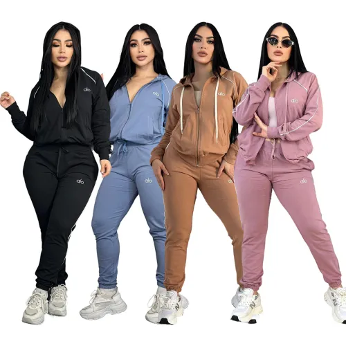 Special Offer Alo Yoga Women's Loungewear Sets Signature Logo Design in Black White with Comfortable Fit for Active Fashionistas #B58985